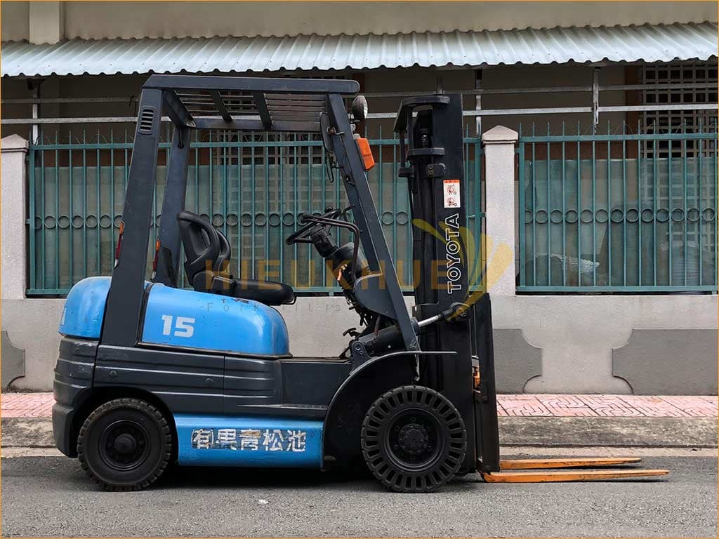 Xe nâng dầu TOYOTA 02-6FD15