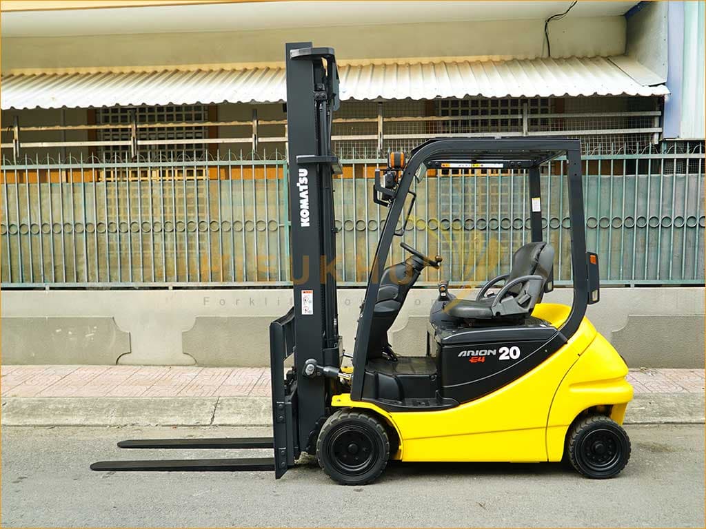 Xe nâng điện ngồi lái KOMATSU FB20A-12