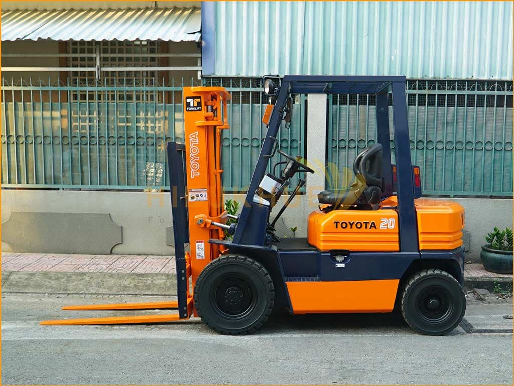 Xe nâng dầu TOYOTA 5FD20