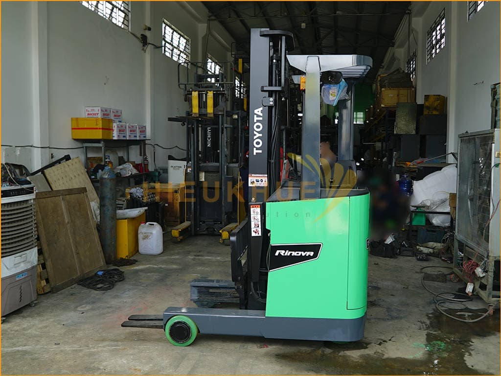 Xe nâng điện đứng lái TOYOTA 8FBR13