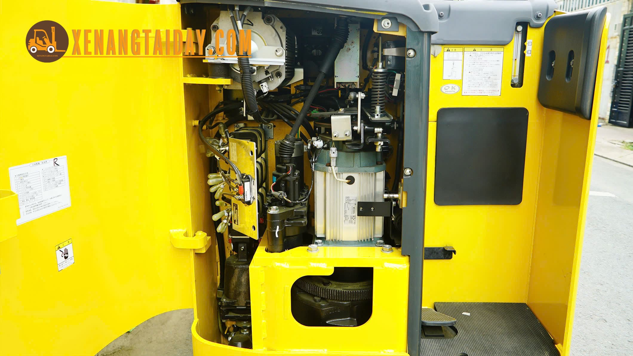 Xe nâng điện đứng lái KOMATSU FB14RL-15 - Ảnh 5