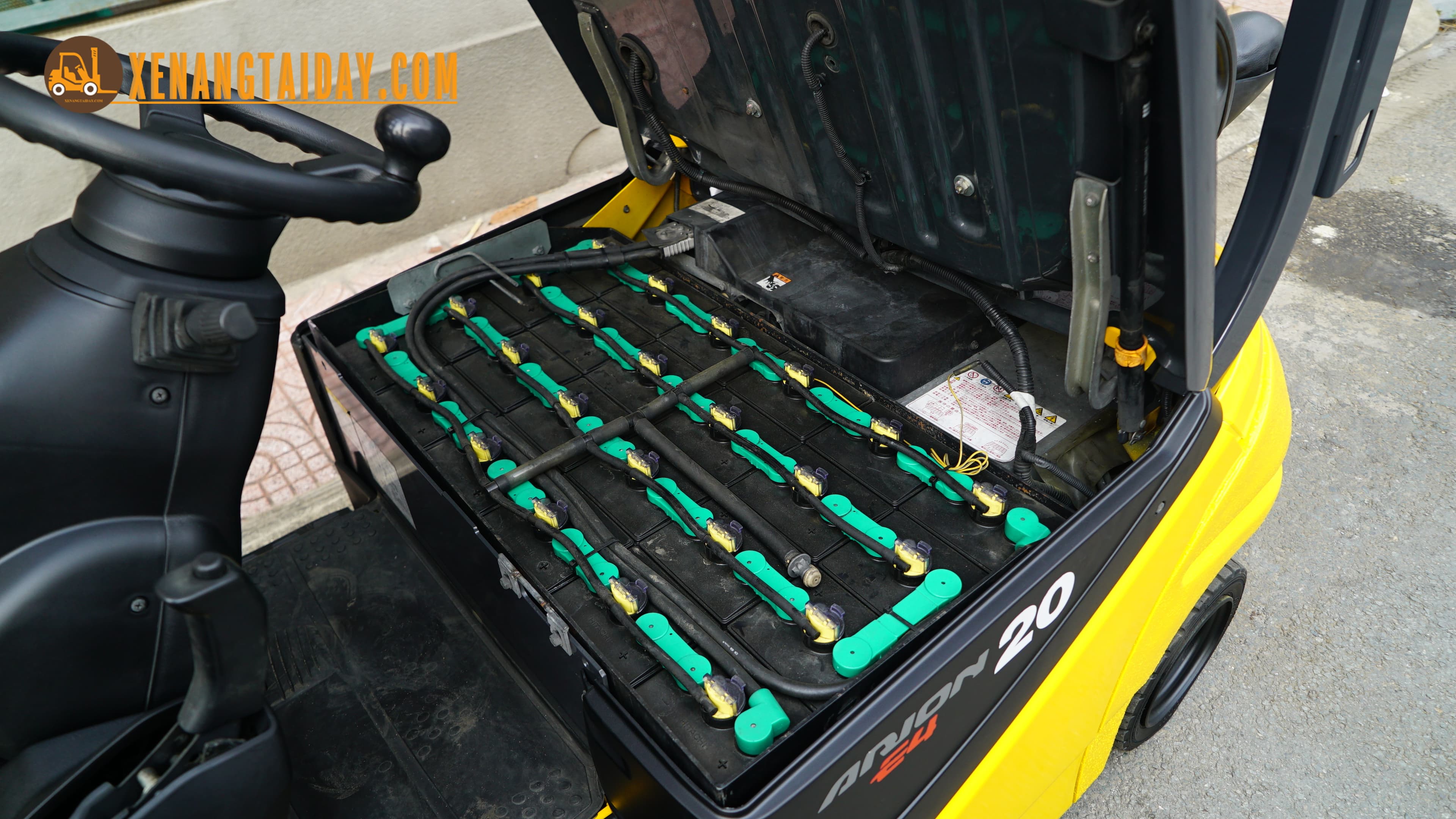 Xe nâng điện ngồi lái KOMATSU FB20A-12 - Ảnh 4