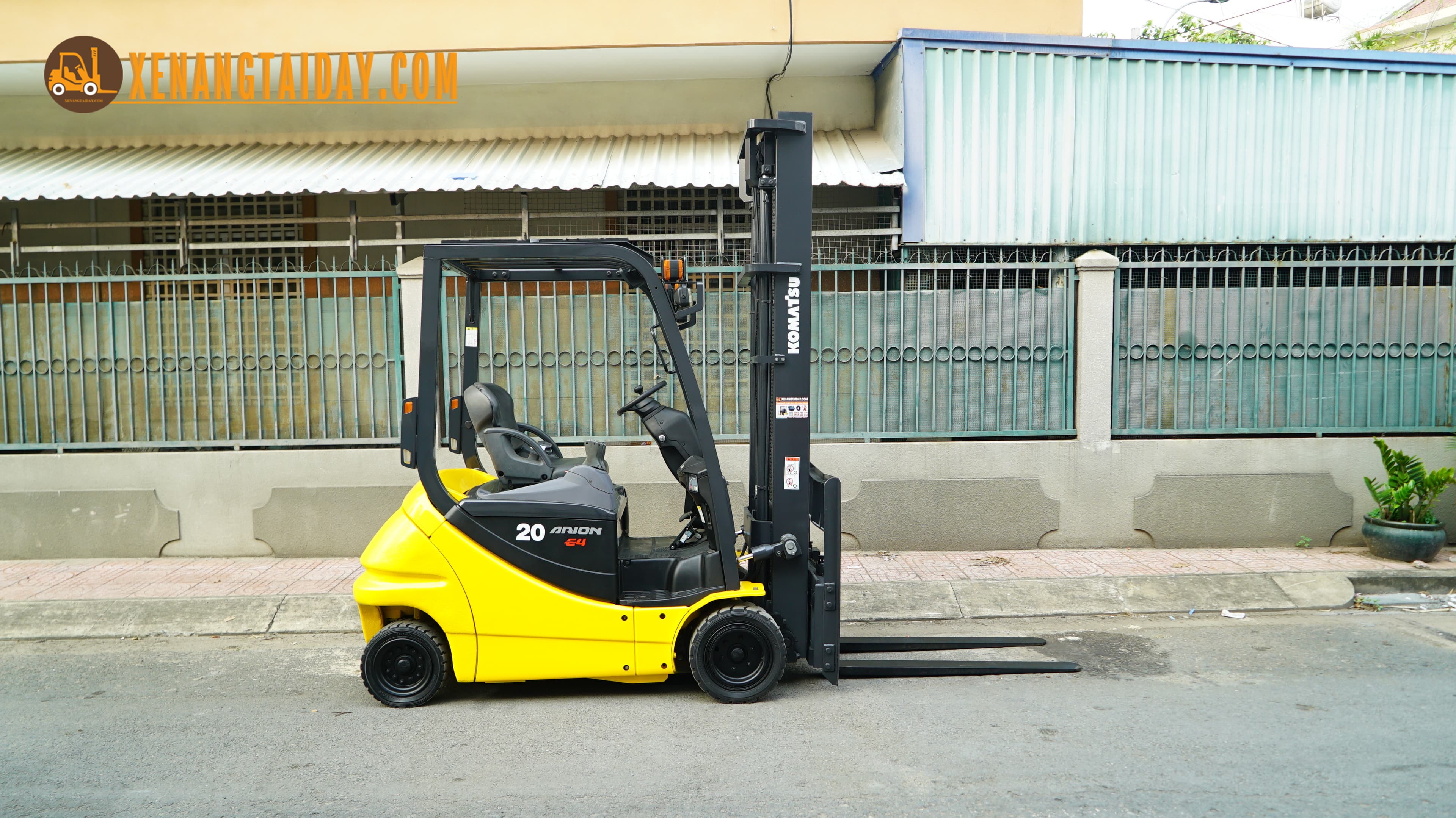 Xe nâng điện ngồi lái KOMATSU FB20A-12 - Ảnh 5