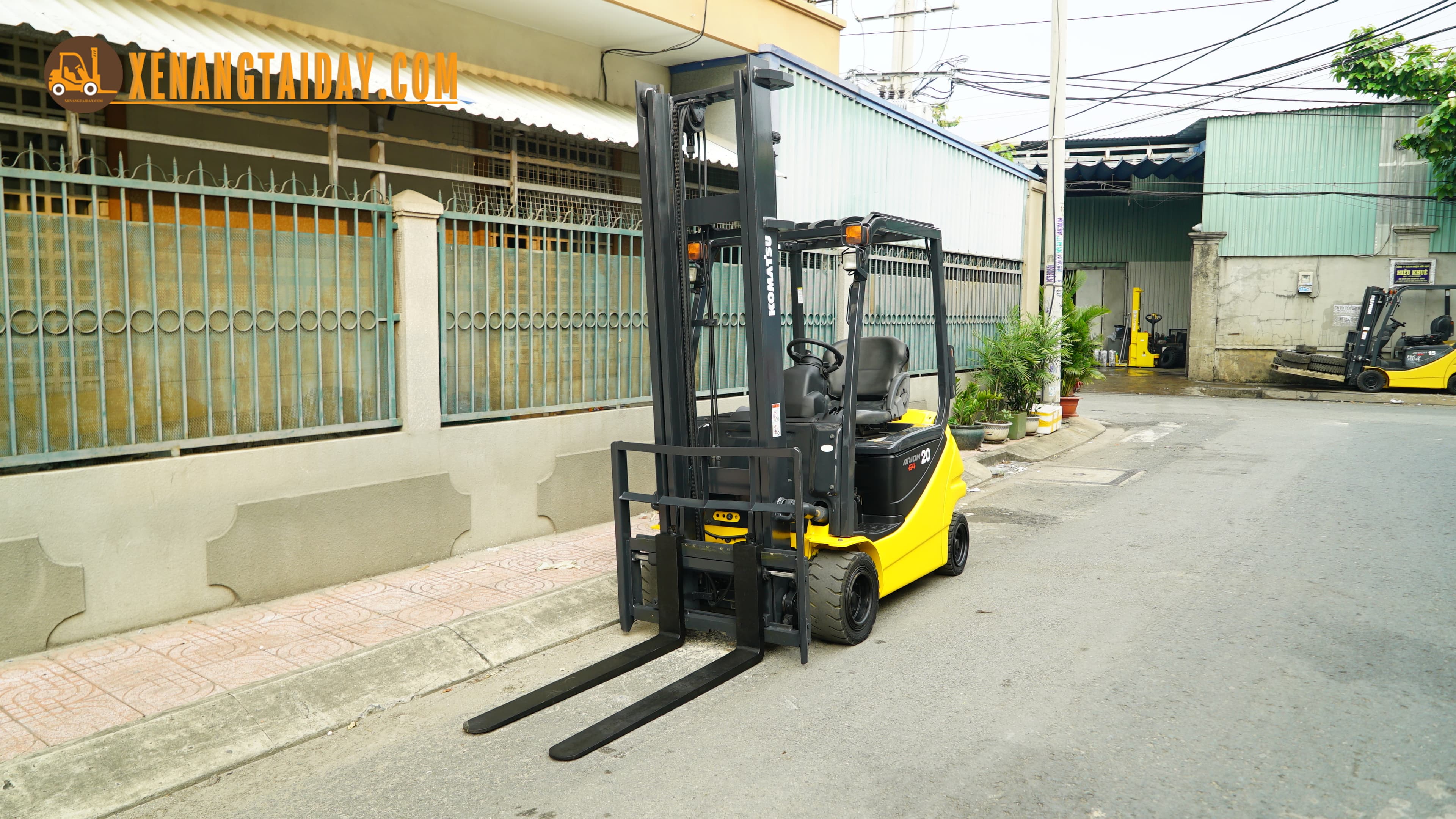 Xe nâng điện ngồi lái KOMATSU FB20A-12 - Ảnh 6