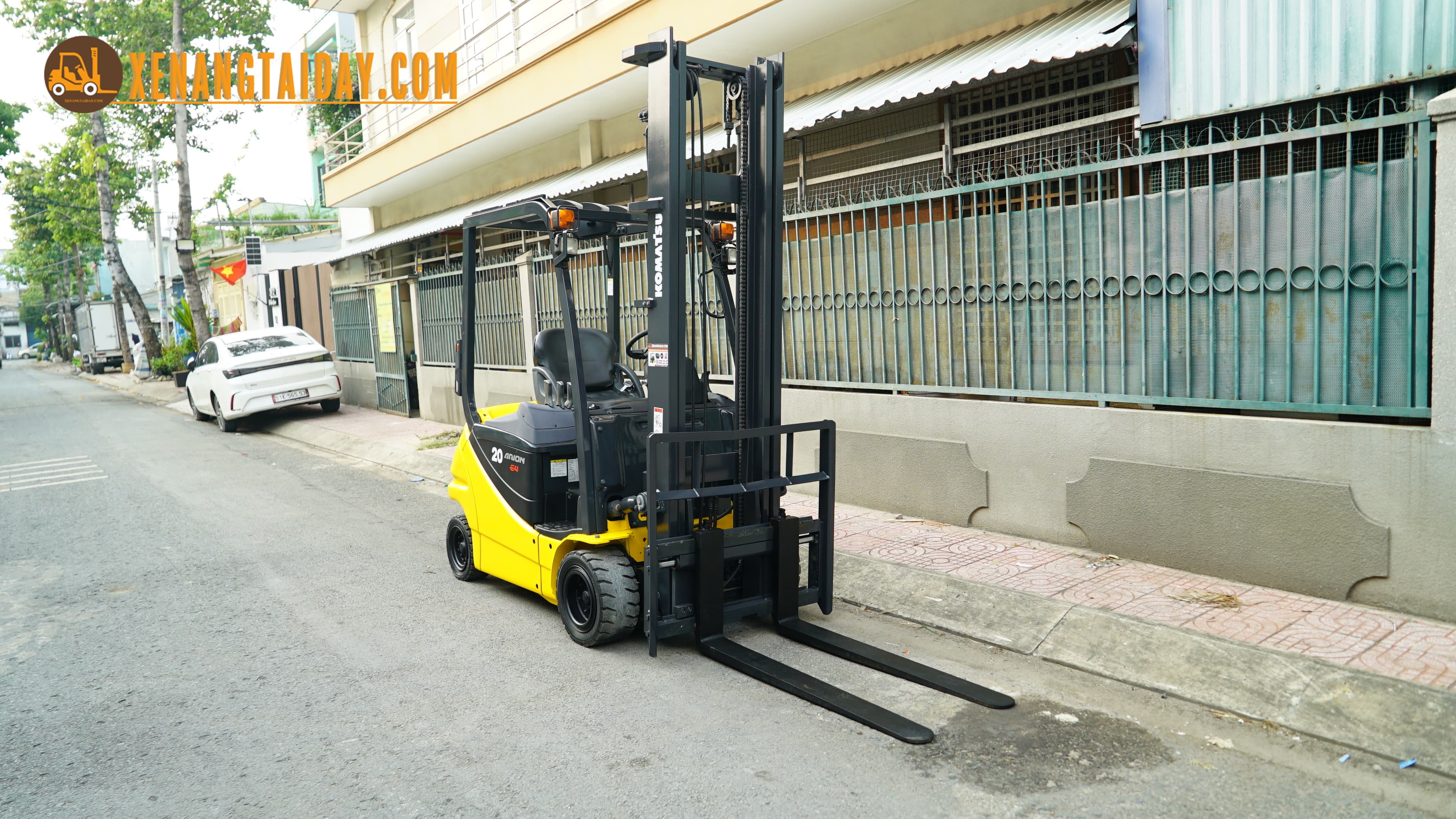Xe nâng điện ngồi lái KOMATSU FB20A-12 - Ảnh 9