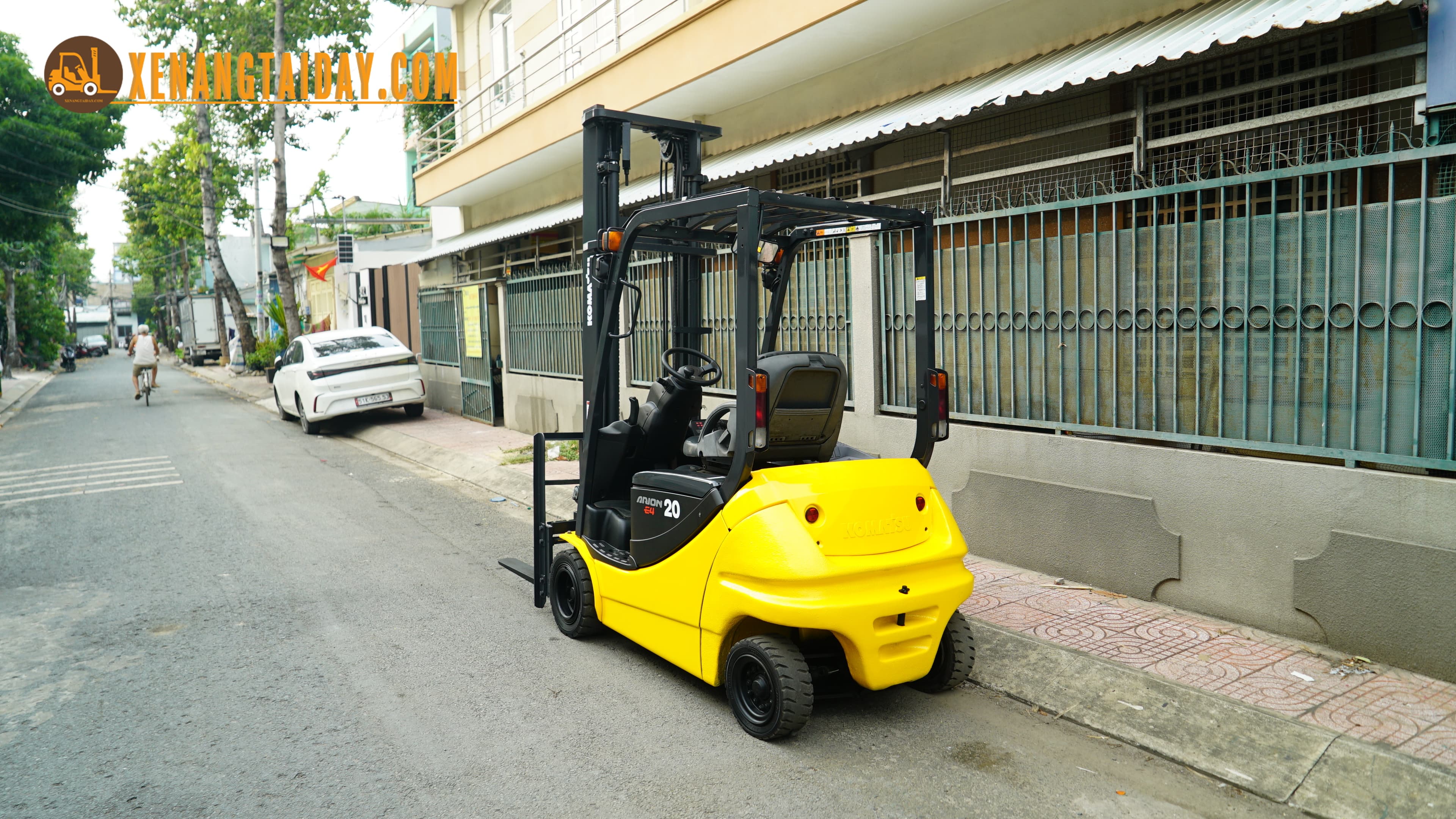 Xe nâng điện ngồi lái KOMATSU FB20A-12 - Ảnh 10