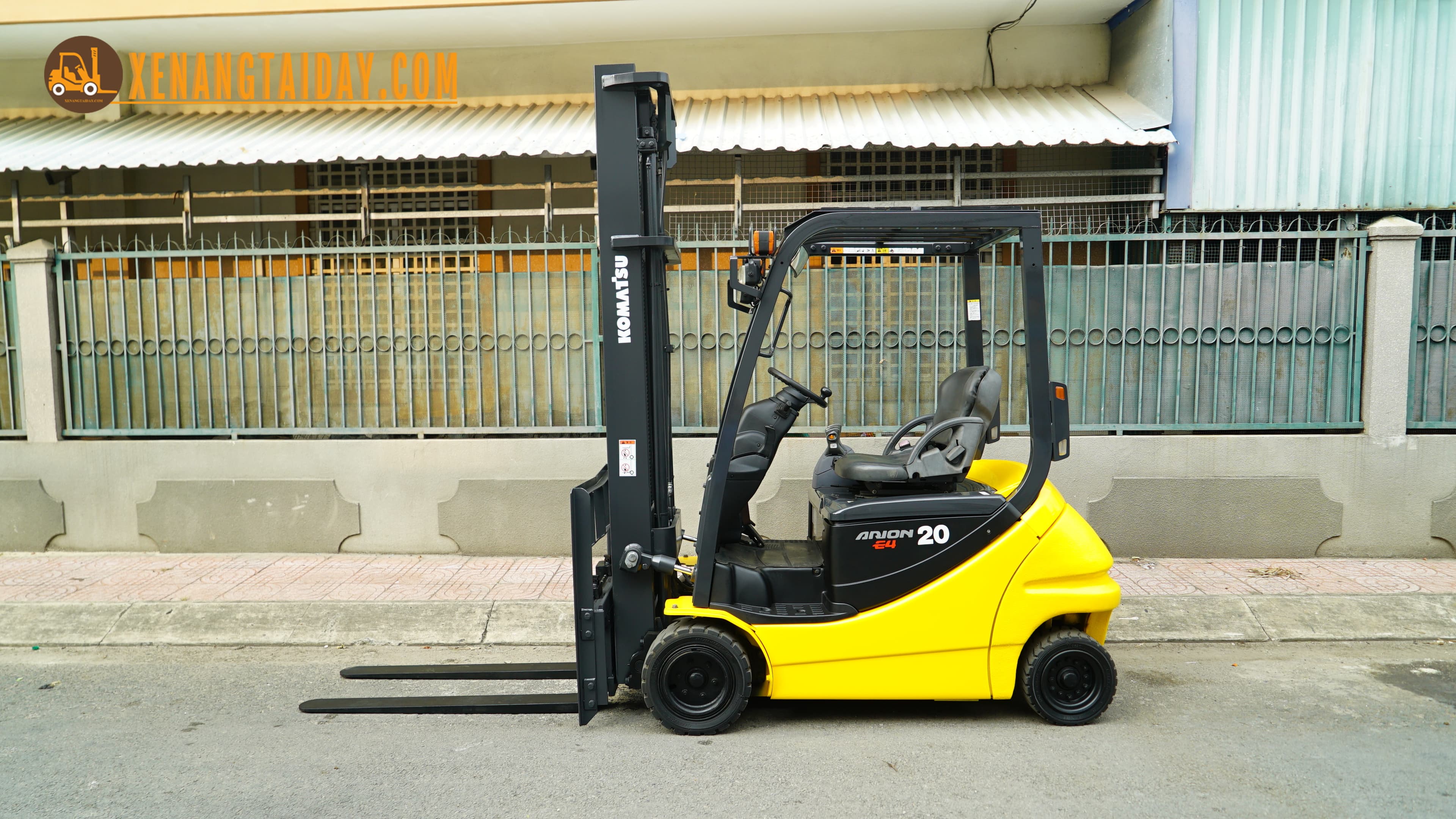 Xe nâng điện ngồi lái KOMATSU FB20A-12 - Ảnh 8